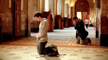 Catholic Mass Order: The act of Sitting, Standing and Kneeling at Mass. Why do we do that? | Catholic Faith Store